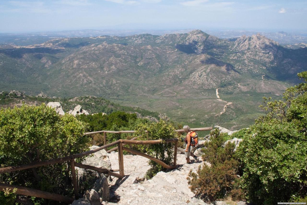 Вілла Rifugio Monte Pino Telti Екстер'єр фото