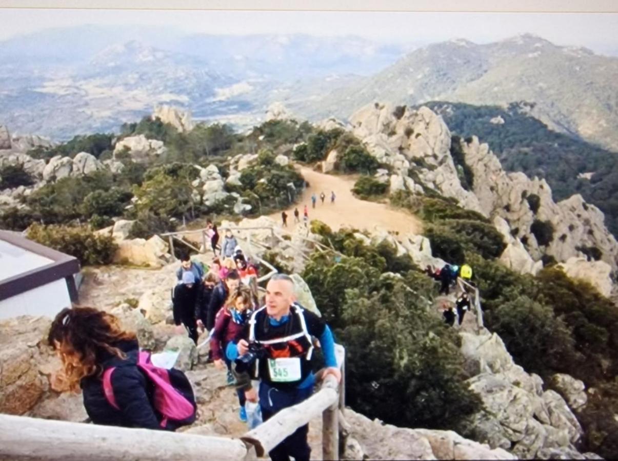Вілла Rifugio Monte Pino Telti Екстер'єр фото